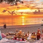 ビーチと夕日、友達のピクニック