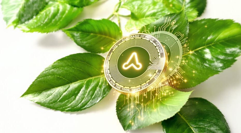 アルゴランドコインが緑の葉とデジタル回路の上にある